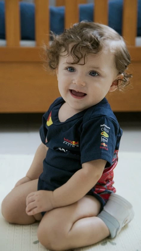 Merkloos New Limited Edition F1 RedBull Racing Romper Verstappen 1 Season 2022/2023 Jersey 100% Cotton | Size M | EU74/80 6 Merkloos New Limited Edition F1 RedBull Racing Romper Verstappen 1 Season 2022/2023 Jersey 100% Cotton | Size M | EU74/80 - Afbeelding 4
