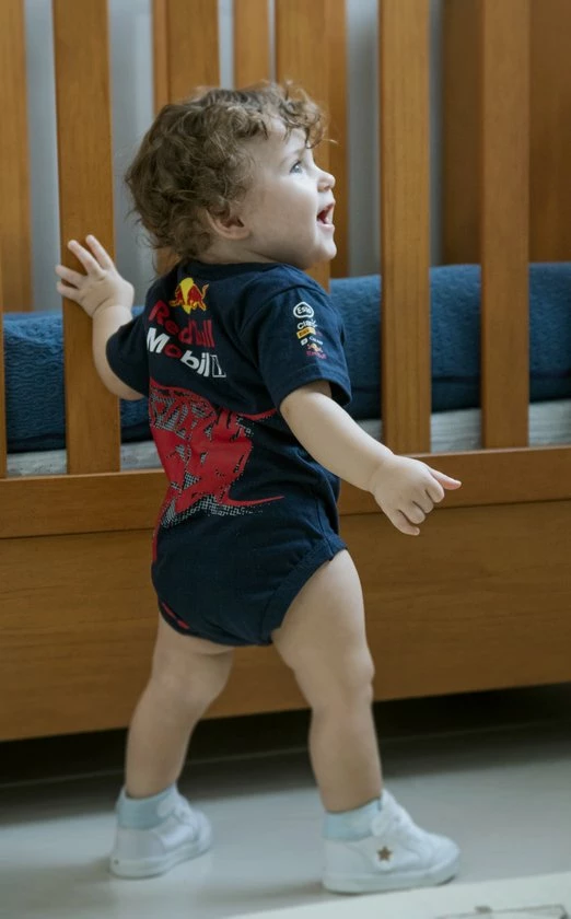 Merkloos New Limited Edition F1 RedBull Racing Romper Verstappen 1 Season 2022/2023 Jersey 100% Cotton | Size M | EU74/80 8 Merkloos New Limited Edition F1 RedBull Racing Romper Verstappen 1 Season 2022/2023 Jersey 100% Cotton | Size M | EU74/80 - Afbeelding 6