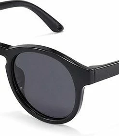 Maesy - Baby Zonnebril Bowi - Dreumes En Peuter - 1-3 Jaar - Flexibel Buigbaar - Verstelbaar Elastiek - Gepolariseerde UV400 Bescherming - Unisex Babyzonnebril Rond - Zwart -Sophie Shop 550x282 1