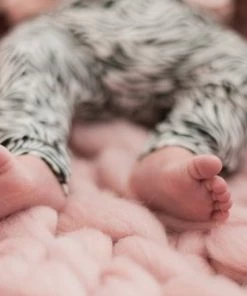 Merkloos Babynestje Roze - Chunky Merino Wol XXL Wol Fluffy Wol Black Friday Sale Knitting - Poppenbed - Bed Sint Cadeau Baby Nestje Baby Bed Schoencadeautjes Sinterklaas Baby Slaapnestje Kraamcadeau Babyshower Cadeau Baby Cadeau -Sophie Shop 550x320 2