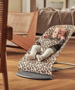 BabyBj?rn BabyBj Rn Wipstoel Bliss Donkergrijs Frame - Cotton Klassiek Quilt - Beige-Luipaard - Ergonomisch - Verstelbaar - Inklapbaar 19 BabyBj?rn BabyBj Rn Wipstoel Bliss Donkergrijs Frame - Cotton Klassiek Quilt - Beige-Luipaard - Ergonomisch - Verstelbaar - Inklapbaar -Sophie Shop 550x366 125