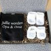 Sammies Giftboxes Brievenbus Cadeau Jullie Worden Opa & Oma - Cadeau Zwangerschap - Cadeau Opa & Oma - Slabber Zwart - Babyslofjes 1 Sammies Giftboxes Brievenbus Cadeau Jullie Worden Opa & Oma - Cadeau Zwangerschap - Cadeau Opa & Oma - Slabber Zwart - Babyslofjes -Sophie Shop 550x366 193