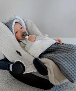 Koeka Oslo Voetenzak Voor Autostoel 0+ - Wafelstof Met Teddy - Grijs -Sophie Shop 550x366 21