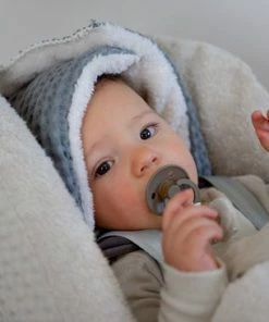 Koeka Oslo Voetenzak Voor Autostoel 0+ - Wafelstof Met Teddy - Grijs -Sophie Shop 550x366 24
