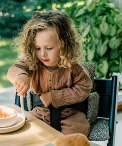 Ukje Stoelverkleiner - Kussenset - Geschikt Voor Stokke Tripp Trapp Kinderstoel - Geplastificeerd - Roze - Bloemen Print -Sophie Shop 550x367 5