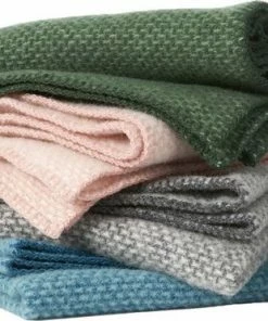 Domino Lamswollen Wiegdeken Roze- Klippan 65x90cm -Sophie Shop 550x371 3