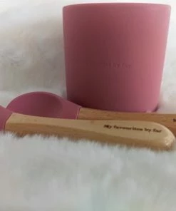 My Favourites By Far-8 Delige Siliconen Kinderservies-Roze-BPA Vrij-Luxe Geschenkdoos-Borden-Kom-met Zuignap-Drinkbeker -Bestek-Slabbetje-Snackbakje-Fruitbakje 26 My Favourites By Far-8 Delige Siliconen Kinderservies-Roze-BPA Vrij-Luxe Geschenkdoos-Borden-Kom-met Zuignap-Drinkbeker -Bestek-Slabbetje-Snackbakje-Fruitbakje -Sophie Shop 550x412 22