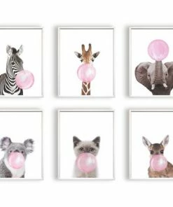 Postercity.nl Postercity - Design Canvas Poster Giraffe Met Kauwgom / Kinderkamer / Dieren Poster / Babykamer - Kinderposter / Babyshower Cadeau / Muurdecoratie / 50 X 40 Cm -Sophie Shop 550x458 3