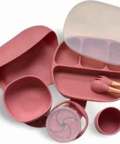 My Favourites By Far-8 Delige Siliconen Kinderservies-Roze-BPA Vrij-Luxe Geschenkdoos-Borden-Kom-met Zuignap-Drinkbeker -Bestek-Slabbetje-Snackbakje-Fruitbakje 27 My Favourites By Far-8 Delige Siliconen Kinderservies-Roze-BPA Vrij-Luxe Geschenkdoos-Borden-Kom-met Zuignap-Drinkbeker -Bestek-Slabbetje-Snackbakje-Fruitbakje -Sophie Shop 550x459