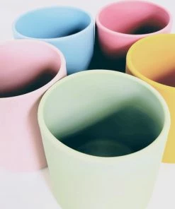 My Favourites By Far-8 Delige Siliconen Kinderservies-Roze-BPA Vrij-Luxe Geschenkdoos-Borden-Kom-met Zuignap-Drinkbeker -Bestek-Slabbetje-Snackbakje-Fruitbakje 18 My Favourites By Far-8 Delige Siliconen Kinderservies-Roze-BPA Vrij-Luxe Geschenkdoos-Borden-Kom-met Zuignap-Drinkbeker -Bestek-Slabbetje-Snackbakje-Fruitbakje -Sophie Shop 550x461 2