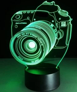 ANiMU 3D Lamp - 16 Kleuren - Camera - Fotocamera - Creatief - LED Illusie - Bureaulamp - Nachtlampje - Sfeerlamp - Dimbaar - USB Of Batterijen - Afstandsbediening - Cadeau 11 ANiMU 3D Lamp - 16 Kleuren - Camera - Fotocamera - Creatief - LED Illusie - Bureaulamp - Nachtlampje - Sfeerlamp - Dimbaar - USB Of Batterijen - Afstandsbediening - Cadeau -Sophie Shop 550x514 8