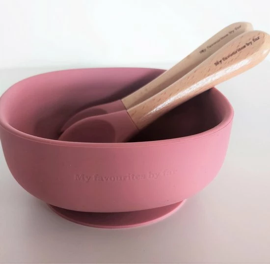 My Favourites By Far-8 Delige Siliconen Kinderservies-Roze-BPA Vrij-Luxe Geschenkdoos-Borden-Kom-met Zuignap-Drinkbeker -Bestek-Slabbetje-Snackbakje-Fruitbakje 12 My Favourites By Far-8 Delige Siliconen Kinderservies-Roze-BPA Vrij-Luxe Geschenkdoos-Borden-Kom-met Zuignap-Drinkbeker -Bestek-Slabbetje-Snackbakje-Fruitbakje - Afbeelding 10