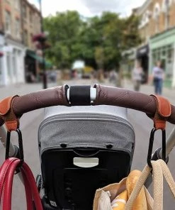 Merkloos Kinderwagen Tassenhaak 1 Stuk - Tas Hanger - Buggy Haak - Extra Stevig - Wandelwagen Koppeling Haak - Verstevigde Klittenband - Bruin -Sophie Shop 550x542 3