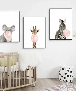 Postercity.nl Postercity - Design Canvas Poster Giraffe Met Kauwgom / Kinderkamer / Dieren Poster / Babykamer - Kinderposter / Babyshower Cadeau / Muurdecoratie / 50 X 40 Cm -Sophie Shop 550x548 10