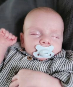 Difrax Fopspeen Newborn Dental - Lichtblauw/Crèmewit/Lichtroze/Lichtgroen - Orthodontische Speen - 4 Stuks 19 Difrax Fopspeen Newborn Dental - Lichtblauw/Crèmewit/Lichtroze/Lichtgroen - Orthodontische Speen - 4 Stuks -Sophie Shop 550x550 32