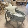 BabyRace Mozesmand - Gehaakt Design Grijs - Incl. Matrasje -Sophie Shop 550x550 437