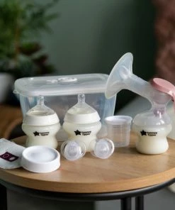 Tommee Tippee Made For Me - Startpakket Voor Borstvoeding - Bestaande Uit Een Handmatige Borstkolf, Zuigflessen En Spenen, Een Sterilisatordoos, Fopspenen, Zoogkompressen, Bewaarbakjes Voor Moedermelk En Bijbehorende Deksels -Sophie Shop 550x550 642