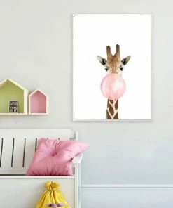 Postercity.nl Postercity - Design Canvas Poster Giraffe Met Kauwgom / Kinderkamer / Dieren Poster / Babykamer - Kinderposter / Babyshower Cadeau / Muurdecoratie / 50 X 40 Cm -Sophie Shop 550x550 658