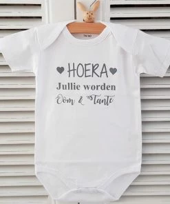 Merkloos Baby Romper Met Tekst Zwangerschap Aankondiging Hoera Jullie Worden Oom En Tante | Korte Mouw | Wit Zwart | Maat 50/56 Cadeautje Zwangerschaps Aankondiging Hoera Jullie Worden Weer Bekendmaking