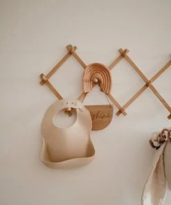 Mushie Siliconen Baby Slabbetje Met Opvangbakje | Silver Sage | BPA Ftalaatvrij| Afwasbaar 33 Mushie Siliconen Baby Slabbetje Met Opvangbakje | Silver Sage | BPA Ftalaatvrij| Afwasbaar -Sophie Shop 550x558 3