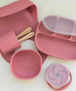 My Favourites By Far-8 Delige Siliconen Kinderservies-Roze-BPA Vrij-Luxe Geschenkdoos-Borden-Kom-met Zuignap-Drinkbeker -Bestek-Slabbetje-Snackbakje-Fruitbakje