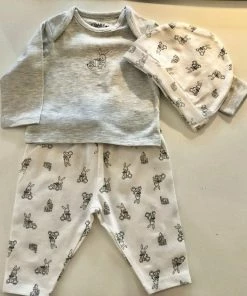 Merkloos Newborn - Baby Kleding Meisje - Baby Kleding Jongens - Baby Cadeau - Unisex - Baby Mutsje - Kraamcadeau - Babyshower Cadeau Setje 3/delig "Konijntje" - 0-2 Maanden - Super Leuk Als Sinterklaas Of Kerst Geschenk!