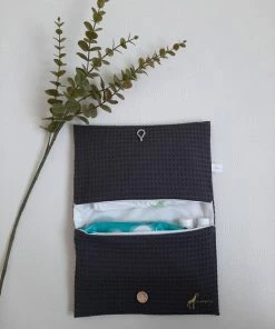 Luieretui | Comfykids | Donkergrijs | Wafelkatoen | Comfortabel | Uniek | -Sophie Shop 550x733 21