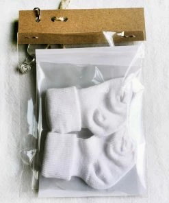 Lovely2Give Kiekeboe! Jullie Worden Opa En Oma, Kadootje Met Babysokjes En Sleutelhanger Met Bedelhart, Verrassing, Zwangerschap, Zwanger, Baby, -Sophie Shop 550x733 34