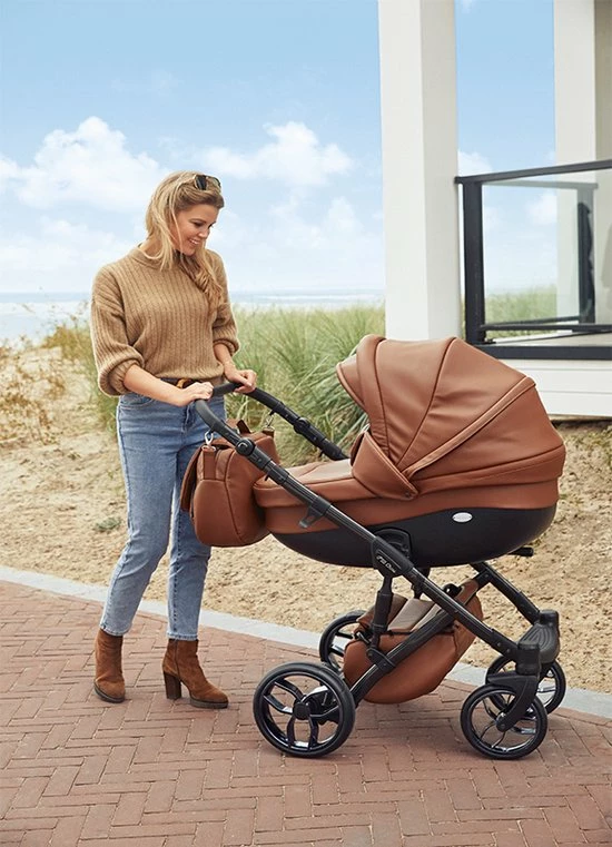 P'tit Chou Trento Cognac - Complete 3 In 1 Kinderwagen Set - Buggy + Autostoel + Incl. Accessoires 14 P'tit Chou Trento Cognac - Complete 3 In 1 Kinderwagen Set - Buggy + Autostoel + Incl. Accessoires - Afbeelding 12
