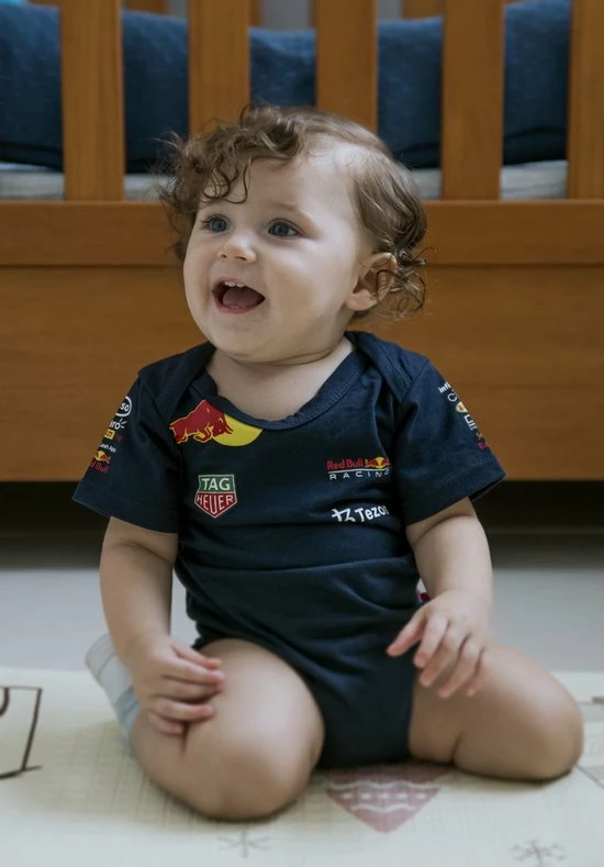 Merkloos New Limited Edition F1 RedBull Racing Romper Verstappen 1 Season 2022/2023 Jersey 100% Cotton | Size M | EU74/80 7 Merkloos New Limited Edition F1 RedBull Racing Romper Verstappen 1 Season 2022/2023 Jersey 100% Cotton | Size M | EU74/80 - Afbeelding 5