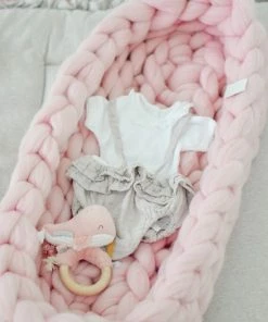 Merkloos Babynestje Roze - Chunky Merino Wol XXL Wol Fluffy Wol Black Friday Sale Knitting - Poppenbed - Bed Sint Cadeau Baby Nestje Baby Bed Schoencadeautjes Sinterklaas Baby Slaapnestje Kraamcadeau Babyshower Cadeau Baby Cadeau -Sophie Shop 550x825 70