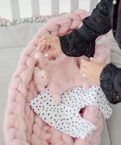 Merkloos Babynestje Roze - Chunky Merino Wol XXL Wol Fluffy Wol Black Friday Sale Knitting - Poppenbed - Bed Sint Cadeau Baby Nestje Baby Bed Schoencadeautjes Sinterklaas Baby Slaapnestje Kraamcadeau Babyshower Cadeau Baby Cadeau -Sophie Shop 550x825 71