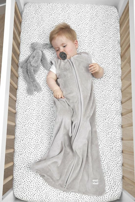 Meyco Babyslaapzak Velvet - Lichtgrijs - 70 Cm 5 Meyco Babyslaapzak Velvet - Lichtgrijs - 70 Cm - Afbeelding 3