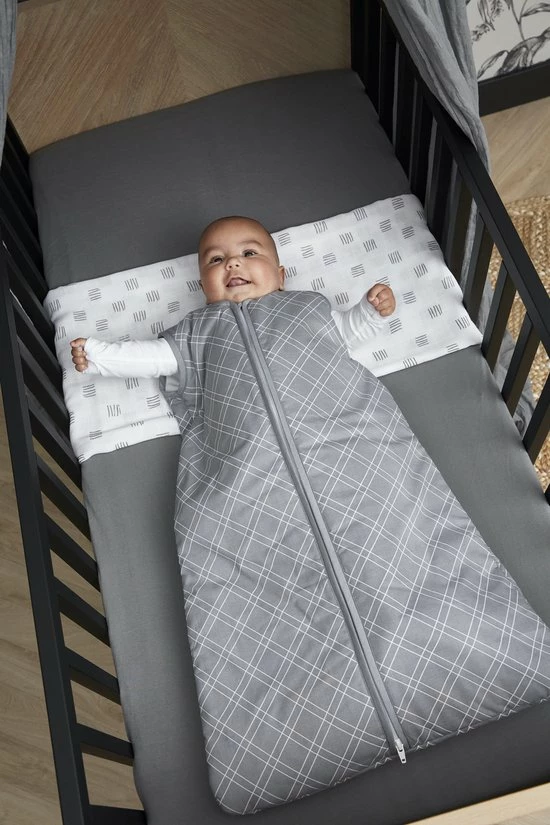 Meyco Double Diamond Winter Baby Slaapzak Gevoerd - 70 Cm - Grijs 6 Meyco Double Diamond Winter Baby Slaapzak Gevoerd - 70 Cm - Grijs - Afbeelding 4